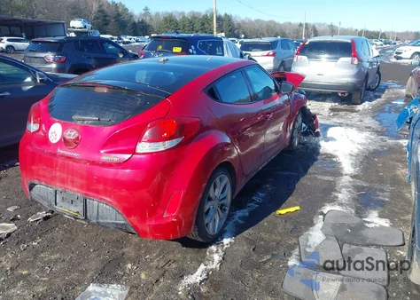 2012 Hyundai Veloster Base W/Red/Black z USA, uszkodzony, nr VIN KMHTC6AD7CU063159